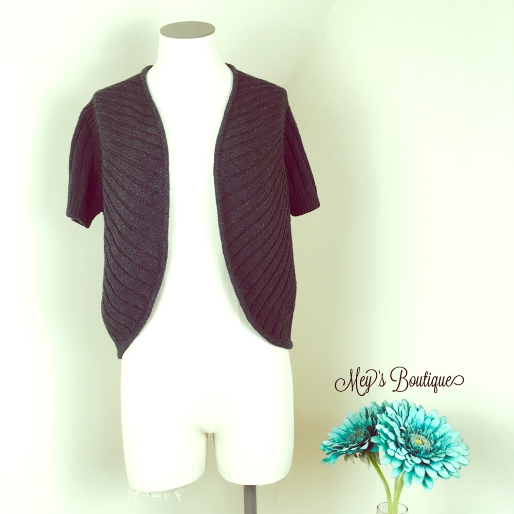 ⭐️Metro 7 Elegant Charcoal Short Sleeve Cardigan⭐️